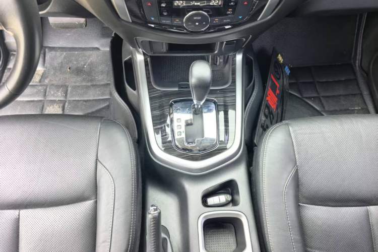 Used Nissan Terra 2018 2.5L Automatic 2WD Smart Enjoyment Version Interior 3