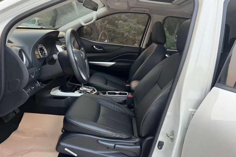 Used Nissan Terra 2018 2.5L Automatic 2WD Luxury Edition Interior 3