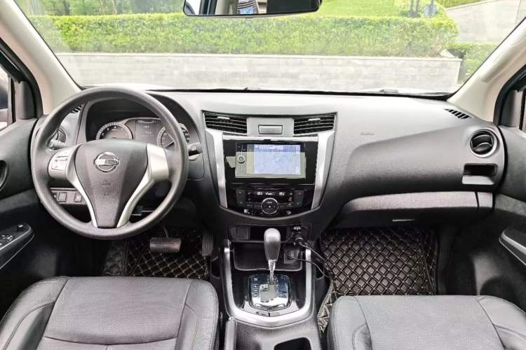 Used Nissan Terra 2018 2.5L Automatic 2WD Luxury Edition Interior 3