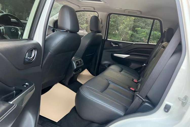 Used Nissan Terra 2018 2.5L Automatic 2WD Luxury Edition Interior 4