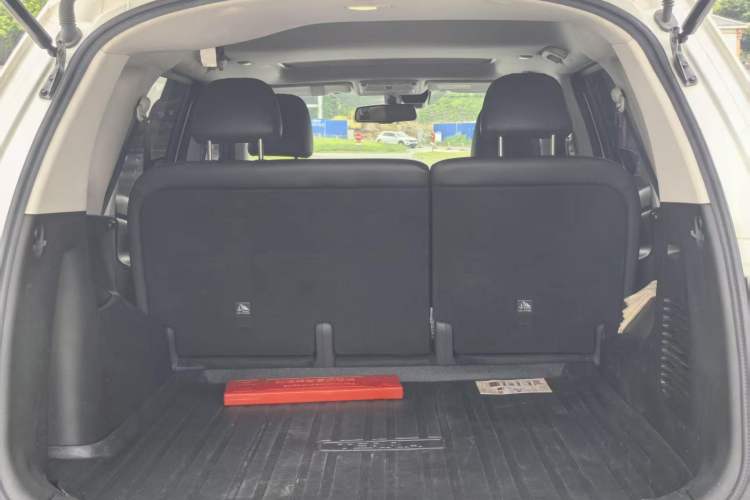 Used Nissan Terra 2018 2.5L Automatic 2WD Smart Enjoyment Version Interior 5