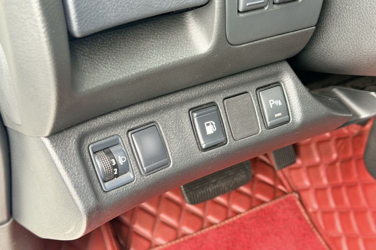 Used Nissan Terra 2018 2.5L Automatic 2WD Luxury Edition Interior 5