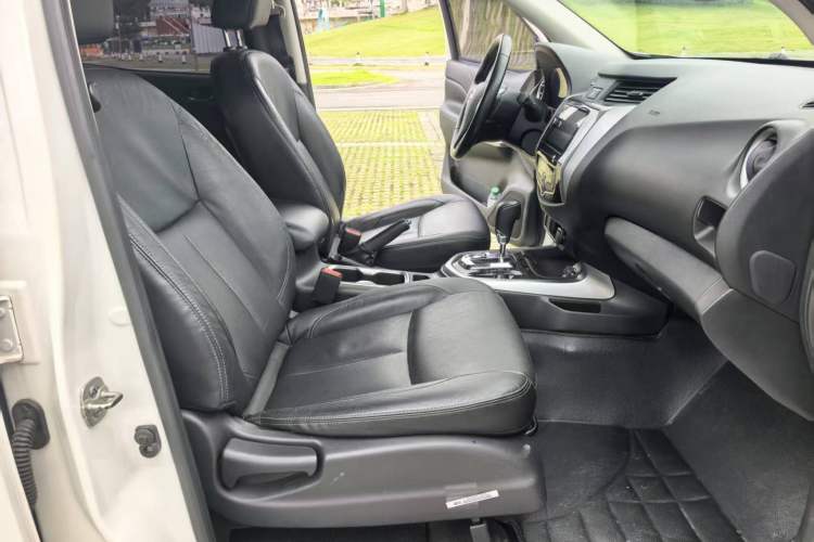 Used Nissan Terra 2018 2.5L Automatic 2WD Smart Enjoyment Version Interior 7