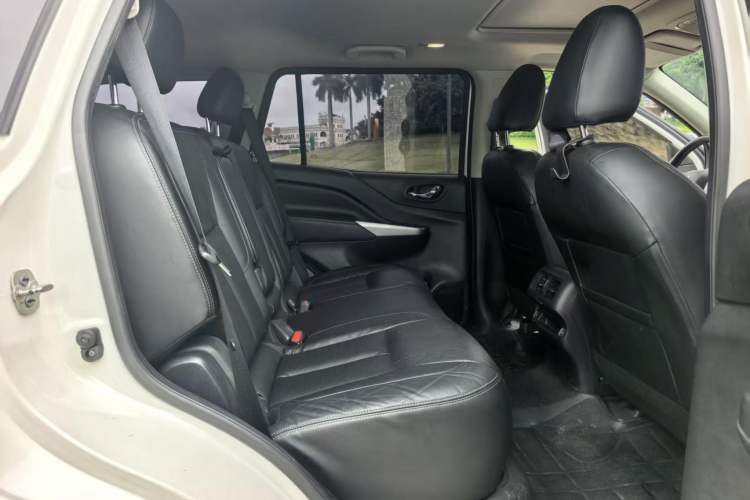Used Nissan Terra 2018 2.5L Automatic 2WD Smart Enjoyment Version Interior 8