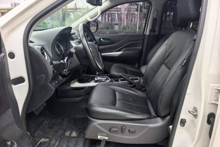Used Nissan Terra 2018 2.5L Automatic 2WD Smart Enjoyment Version Interior 9