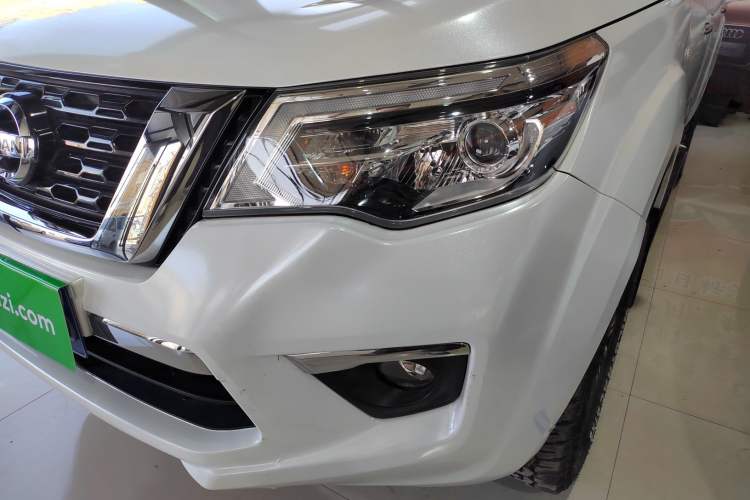 Used Nissan Terra 2018 2.5L Automatic 4x4 Luxury Edition Left Front Headlight