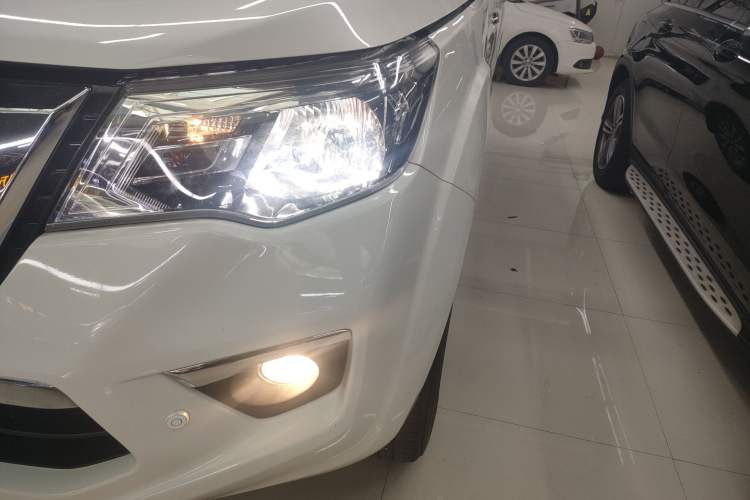 Used Nissan Terra 2018 2.5L Automatic 2WD Luxury Edition Left Front Headlight