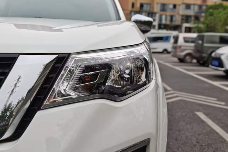 Used Nissan Terra 2018 2.5L Automatic 2WD Luxury Edition Left Front Headlight