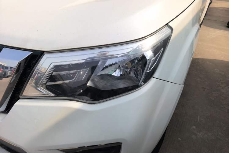 Used Nissan Terra 2018 2.5L Automatic 2WD Luxury Edition Left Front Headlight