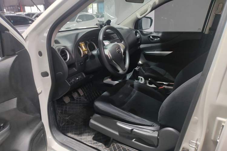 Used Nissan Terra 2018 2.5L Manual Two-Wheel Drive Elite Edition Left Front Seat
