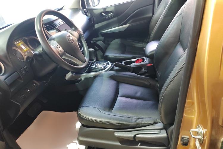 Used Nissan Terra 2018 2.5L Automatic 4x4 Luxury Edition Left Front Seat