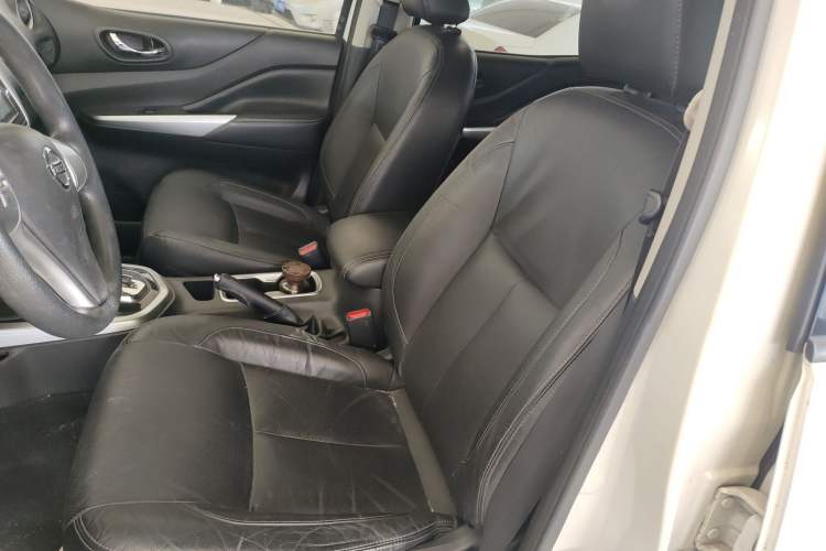 Used Nissan Terra 2018 2.5L Automatic 2WD Luxury Edition Left Front Seat