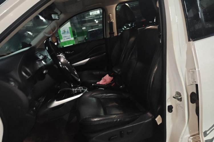 Used Nissan Terra 2018 2.5L Automatic 4x4 Flagship Edition Left Front Seat