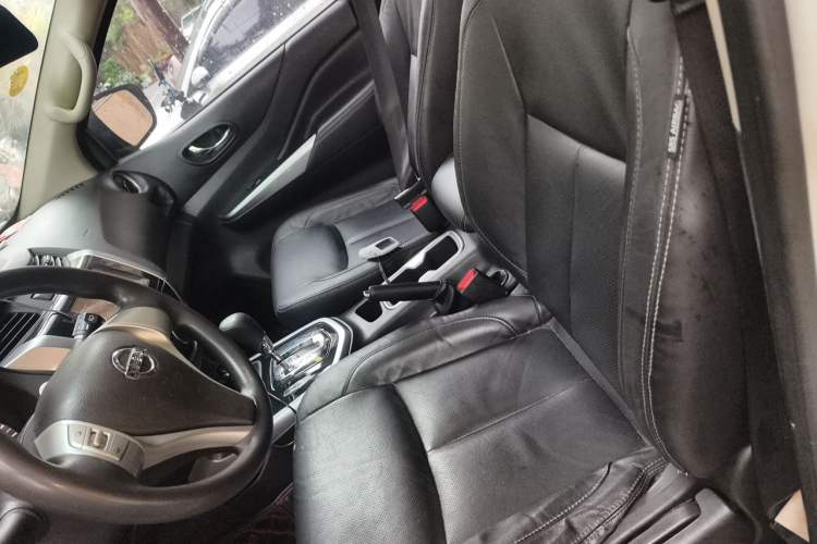 Used Nissan Terra 2018 2.5L Automatic 4x4 Luxury Edition Left Front Seat