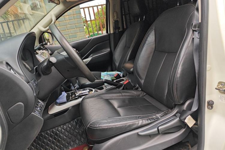 Used Nissan Terra 2018 2.5L Automatic 4x4 Luxury Edition Left Front Seat