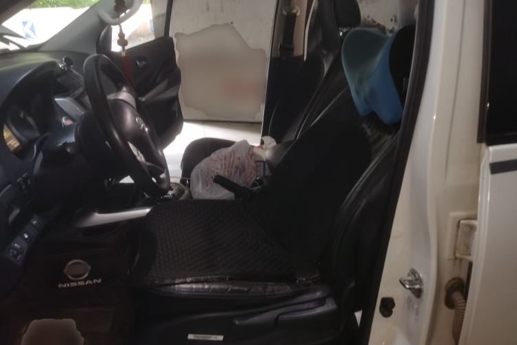 Used Nissan Terra 2018 2.5L Automatic 2WD Luxury Edition Left Front Seat