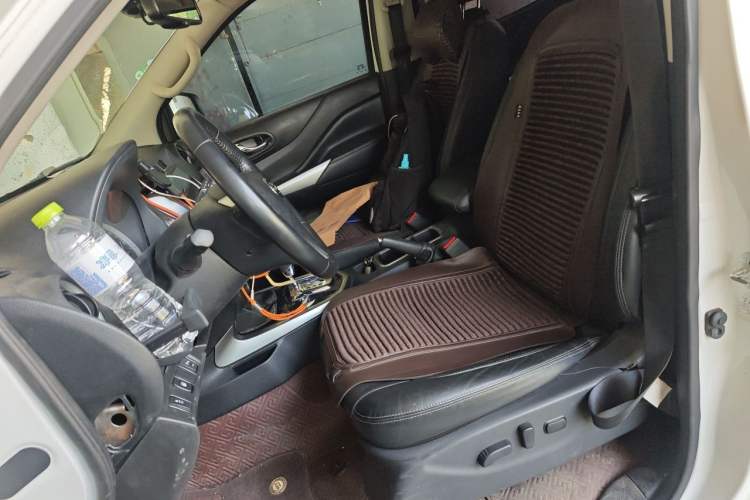 Used Nissan Terra 2018 2.5L Automatic 4x4 Flagship Edition Left Front Seat