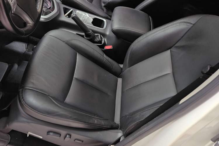 Used Nissan Terra 2018 2.5L Automatic 2WD Smart Enjoyment Version Left Front Seat