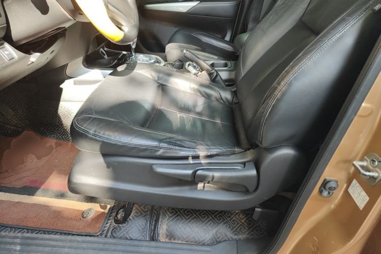 Used Nissan Terra 2018 2.5L Automatic 2WD Luxury Edition Left Front Seat