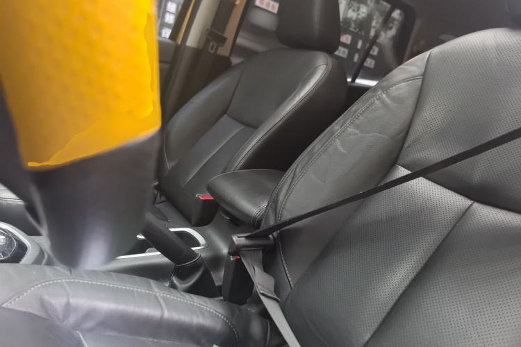 Used Nissan Terra 2018 2.5L Automatic 2WD Luxury Edition Left Front Seat