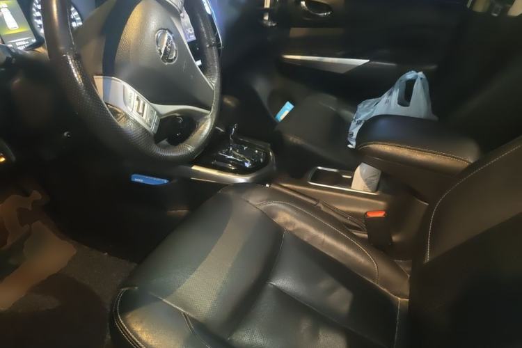 Used Nissan Terra 2018 2.5L Automatic 4x4 Luxury Edition Left Front Seat