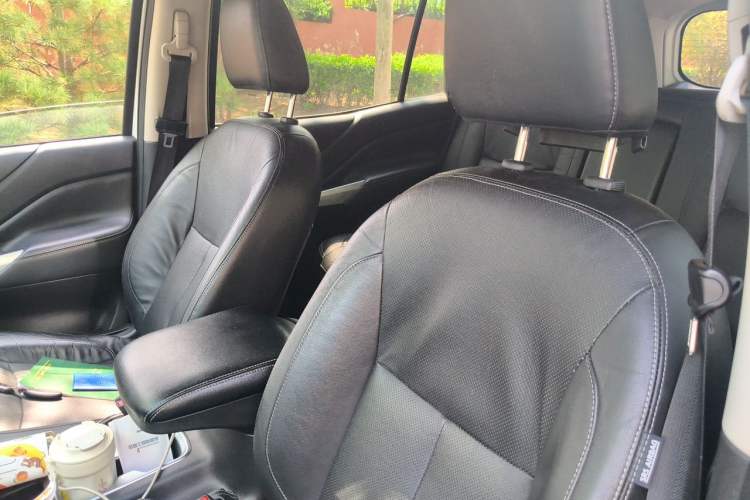 Used Nissan Terra 2018 2.5L Automatic 4x4 Flagship Edition Left Front Seat