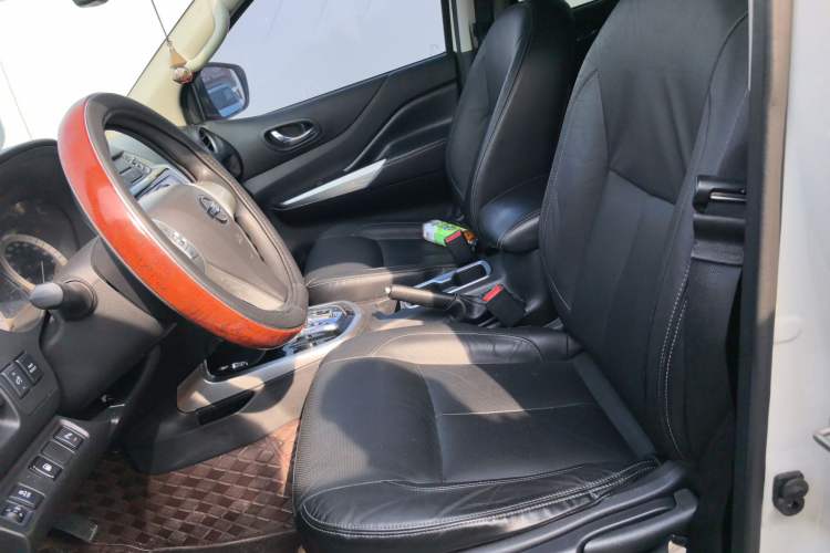 Used Nissan Terra 2018 2.5L Automatic 2WD Luxury Edition Left Front Seat