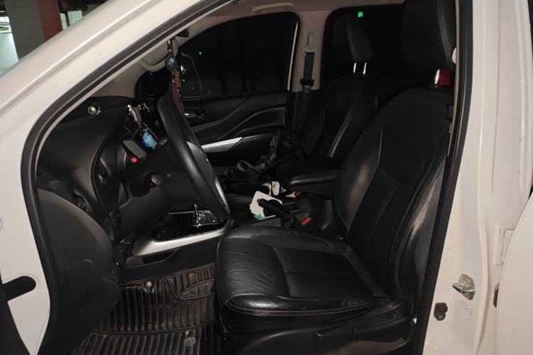 Used Nissan Terra 2018 2.5L Automatic 4x4 Luxury Edition Left Front Seat