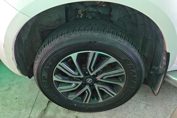 Used Nissan Terra 2018 2.5L Automatic 2WD Luxury Edition Left Front Wheel Hub