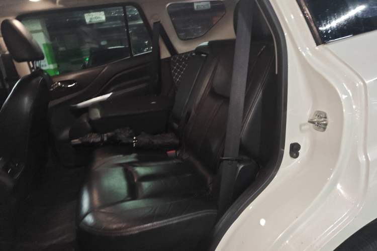 Used Nissan Terra 2018 2.5L Automatic 4x4 Flagship Edition Left Rear Seat