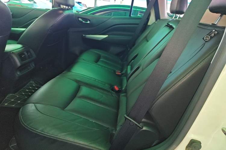 Used Nissan Terra 2018 2.5L Automatic 2WD Luxury Edition Left Rear Seat