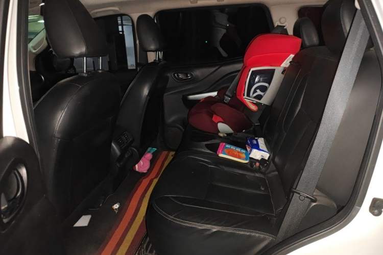 Used Nissan Terra 2018 2.5L Automatic 4x4 Luxury Edition Left Rear Seat