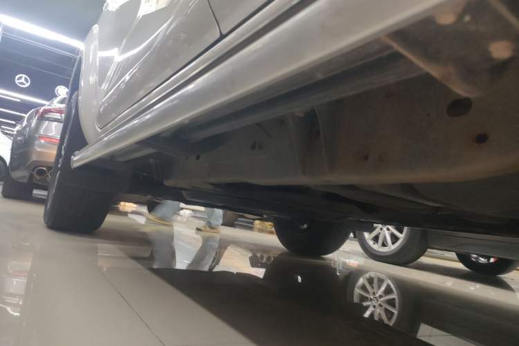 Used Nissan Terra 2018 2.5L Automatic 2WD Luxury Edition Left Side Sill