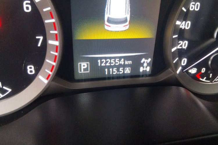 Used Nissan Terra 2018 2.5L Automatic 4x4 Luxury Edition Odometer Close Up