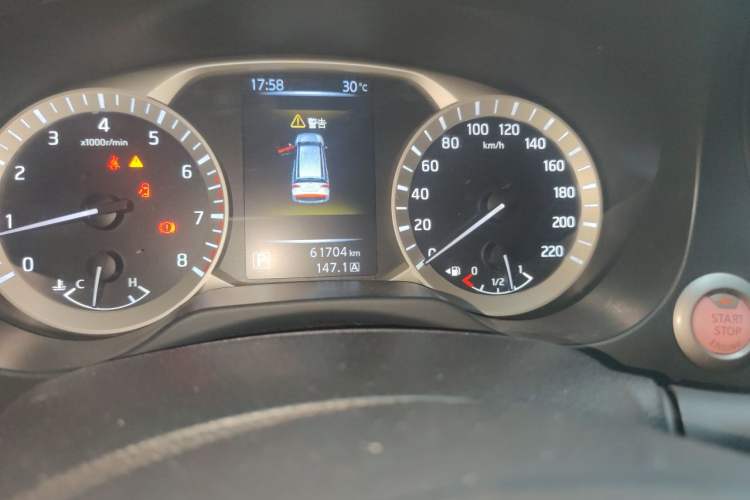 Used Nissan Terra 2018 2.5L Automatic 2WD Luxury Edition Odometer Close Up