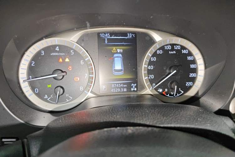 Used Nissan Terra 2018 2.5L Automatic 4x4 Flagship Edition Odometer Close Up