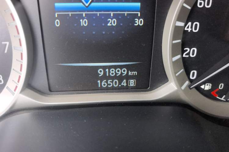 Used Nissan Terra 2018 2.5L Manual Two-Wheel Drive Elite Edition Odometer Close Up