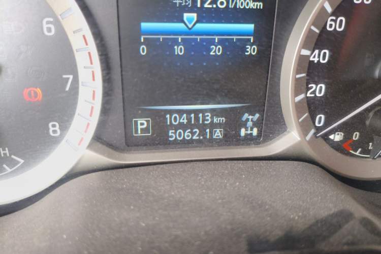 Used Nissan Terra 2018 2.5L Automatic 4x4 Luxury Edition Odometer Close Up