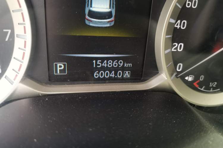 Used Nissan Terra 2018 2.5L Automatic 2WD Luxury Edition Odometer Close Up