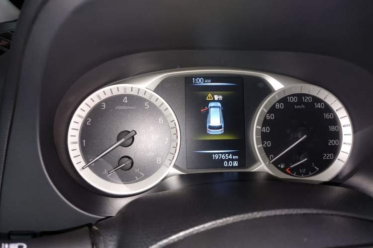 Used Nissan Terra 2018 2.5L Automatic 4x4 Luxury Edition Odometer Close Up