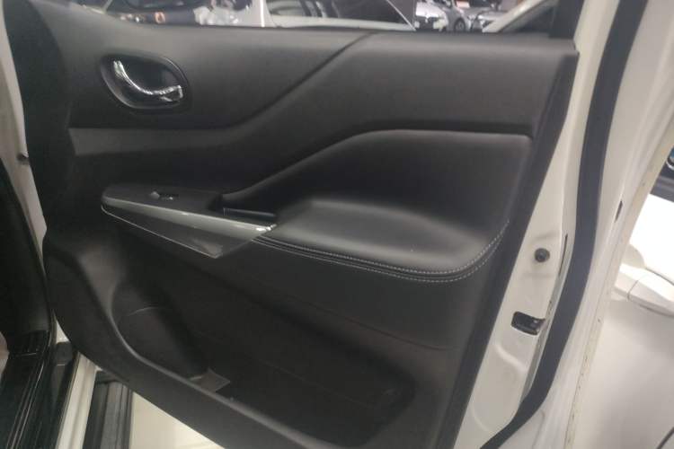 Used Nissan Terra 2018 2.5L Automatic 2WD Luxury Edition Right Front Door Interior
