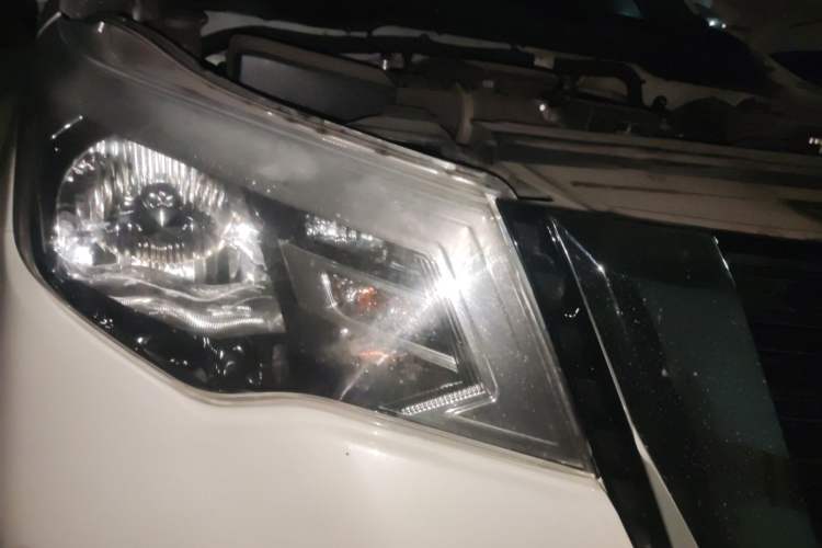 Used Nissan Terra 2018 2.5L Automatic 4x4 Luxury Edition Right Front Headlight