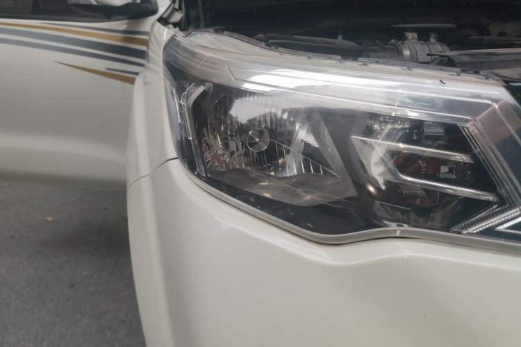 Used Nissan Terra 2018 2.5L Automatic 2WD Luxury Edition Right Front Headlight