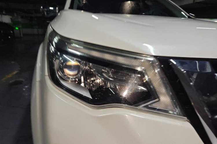 Used Nissan Terra 2018 2.5L Automatic 4x4 Flagship Edition Right Front Headlight