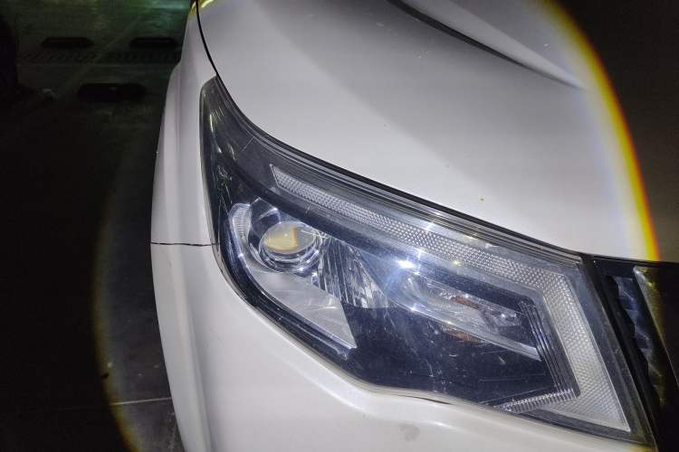 Used Nissan Terra 2018 2.5L Automatic 4x4 Flagship Edition Right Front Headlight