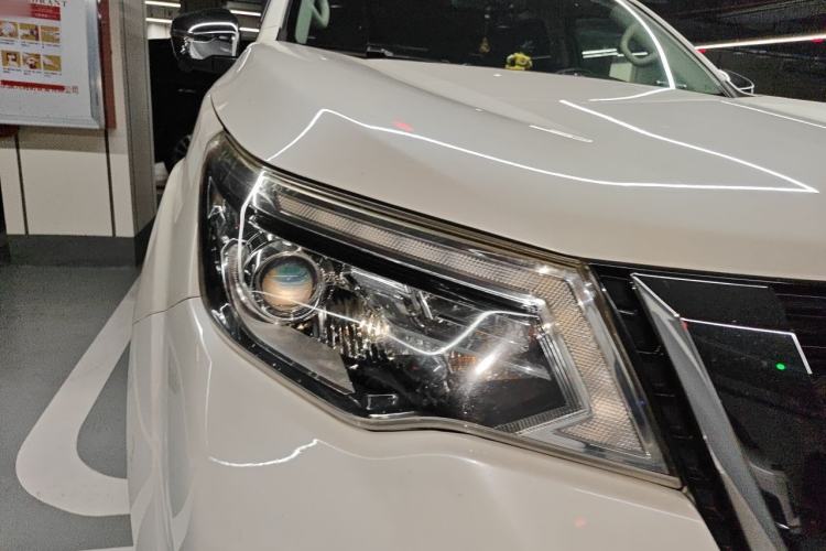 Used Nissan Terra 2018 2.5L Automatic 4x4 Flagship Edition Right Front Headlight