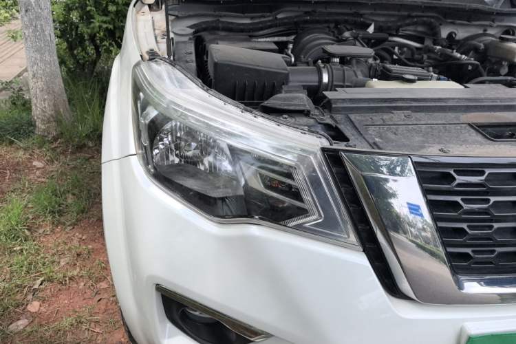 Used Nissan Terra 2018 2.5L Manual Two-Wheel Drive Elite Edition Right Front Headlight