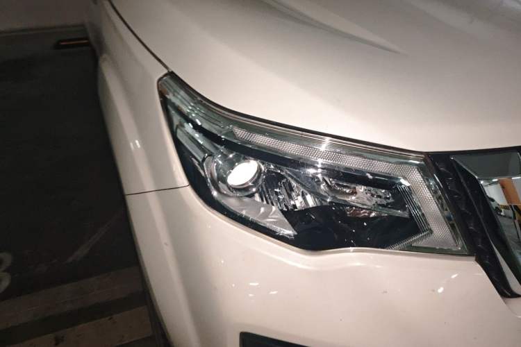 Used Nissan Terra 2018 2.5L Automatic 4x4 Flagship Edition Right Front Headlight