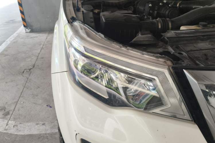Used Nissan Terra 2018 2.5L Automatic 4x4 Flagship Edition Right Front Headlight