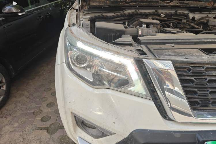 Used Nissan Terra 2018 2.5L Automatic 4x4 Flagship Edition Right Front Headlight